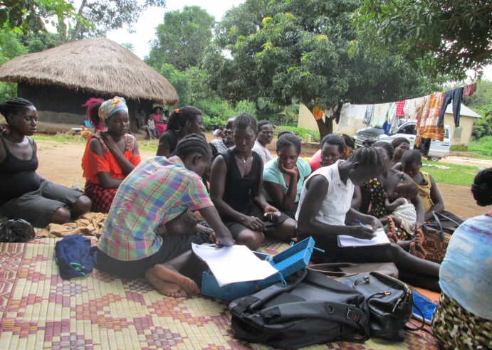 Participants in an Anyaka Makwiri mentoring session. Photo: FHI 360.