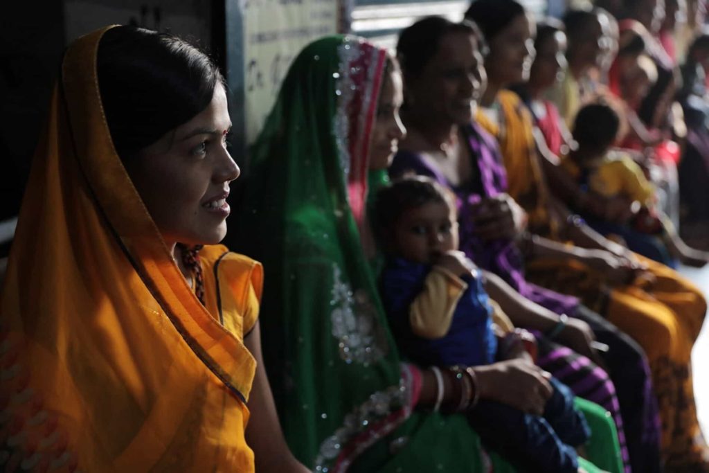 Indian women and children. aworan: Paula Bronstein/The Verbatim Agency/Getty Images