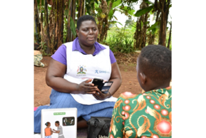 In Kasanje, Wakiso district, Uganda, a VHT educates a young woman about different modern methods of family planning, with the support of the SmartHealth app. Photo: Phionah Katushabe/Living Goods